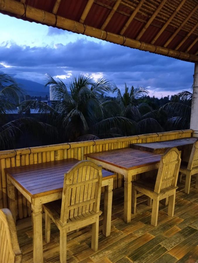 Amed Stop Inn Homestay, Rooftop Restaurant And Bar 외부 사진