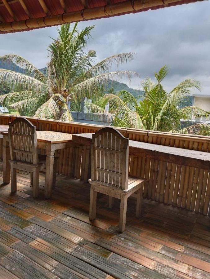 Amed Stop Inn Homestay, Rooftop Restaurant And Bar 외부 사진