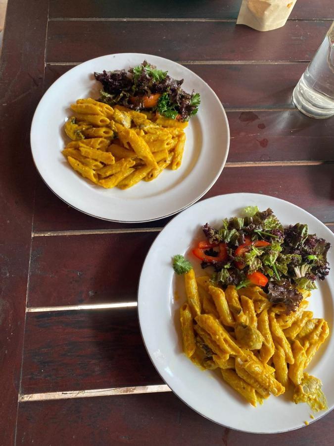 Amed Stop Inn Homestay, Rooftop Restaurant And Bar 외부 사진