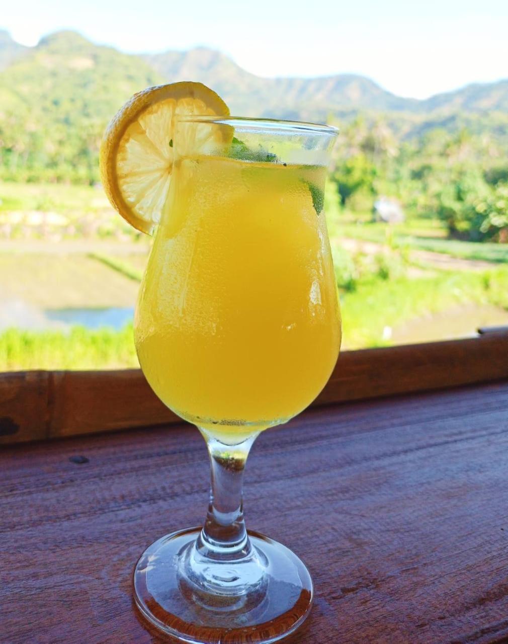 Amed Stop Inn Homestay, Rooftop Restaurant And Bar 외부 사진